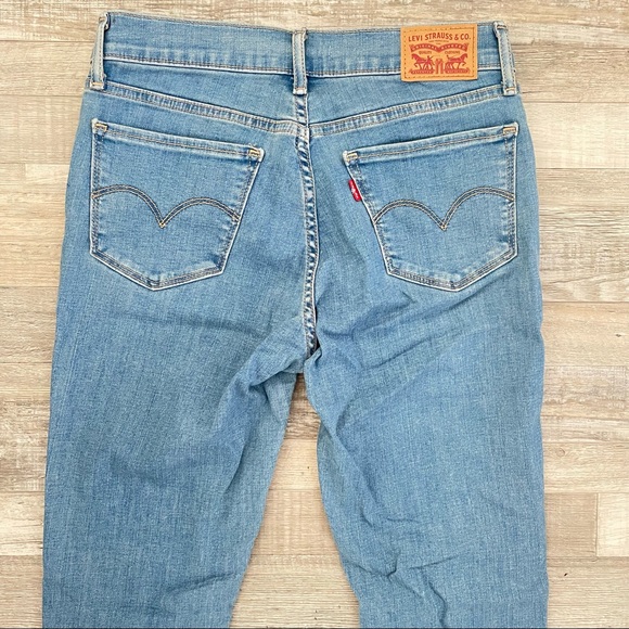 Levi’s 710 Super Skinny Ripped Jean in Ontario Spring Light Wash - Picture 8 of 10